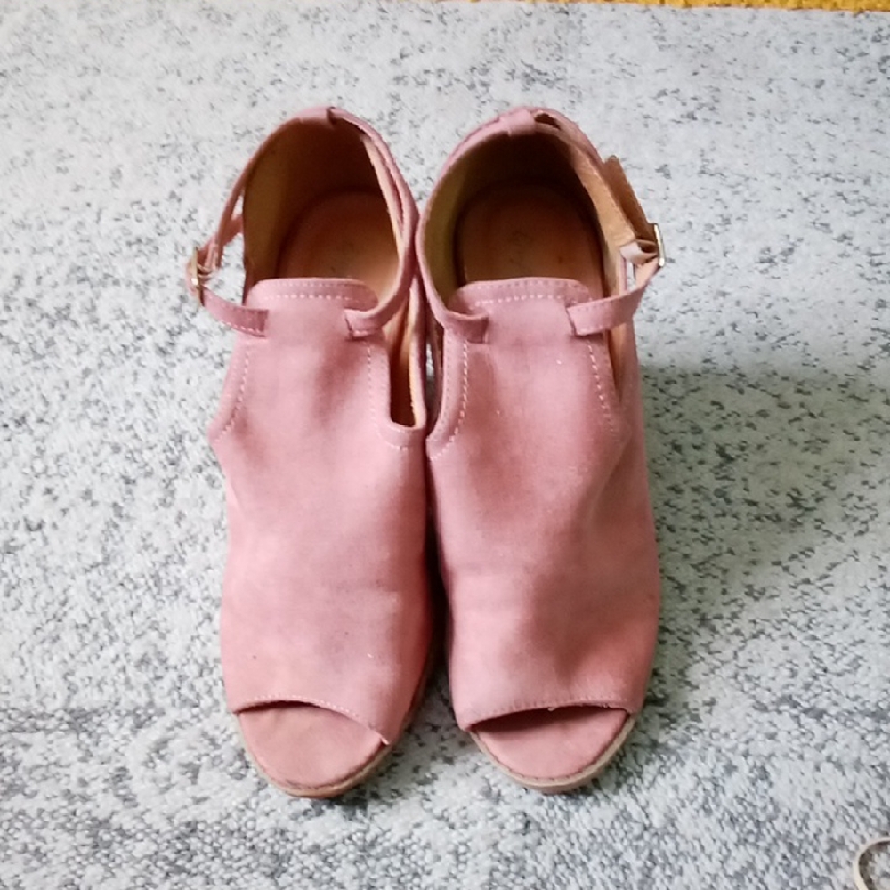 Elegant Pink Women's Sandals
